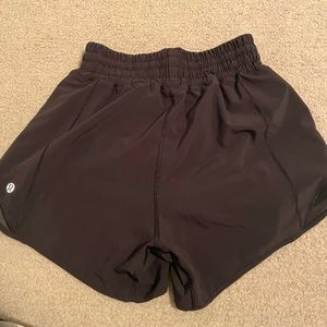 Black Lululemon athletic Hotty hot size 2 length 4 in high rise